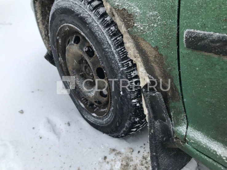 Автомобиль ФОЛЬКСВАГЕН ГОЛЬФ, 2001 года выпуска, VIN WVWZZZ1JZ2W174715.
Техническое состояние автомобиля. В электросистеме выявлен ряд неисправностей: генератор выдаёт нестабильное напряжение — его необходимо заменить. Не работают дворники, световые приборы по левой стороне (фары, габариты, стоп?сигналы), а также спидометр на приборной панели. Кроме того, вышла из строя сигнализация. Состояние двигателя неудовлетворительное: зафиксированы прогар поршневых колец и задиры на стенках цилиндров, отс