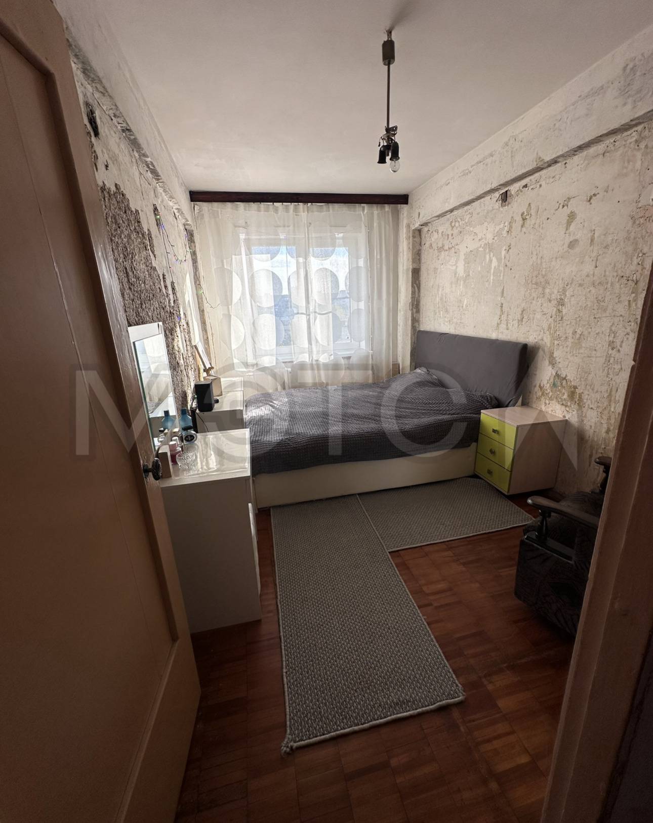 Квартира, доля вправе- 1/2, площадью 42,4кв. м, расположенная по адресу: Архангельская обл.,г.Архангельск, ул. Тимме Я., д. 21 к. 1, кв. 71, с кадастровым номером: 29:22:040613:1009, являющееся предметов залога ПАО Сбербанк.
Порядок ознакомления с имуществом должника:
С предметом торгов можно ознакомиться, предварительно согласовав дату и время ознакомления с организатором торгов по телефону: +79116774035 или по электронной почте cygnet4000@mail.ru