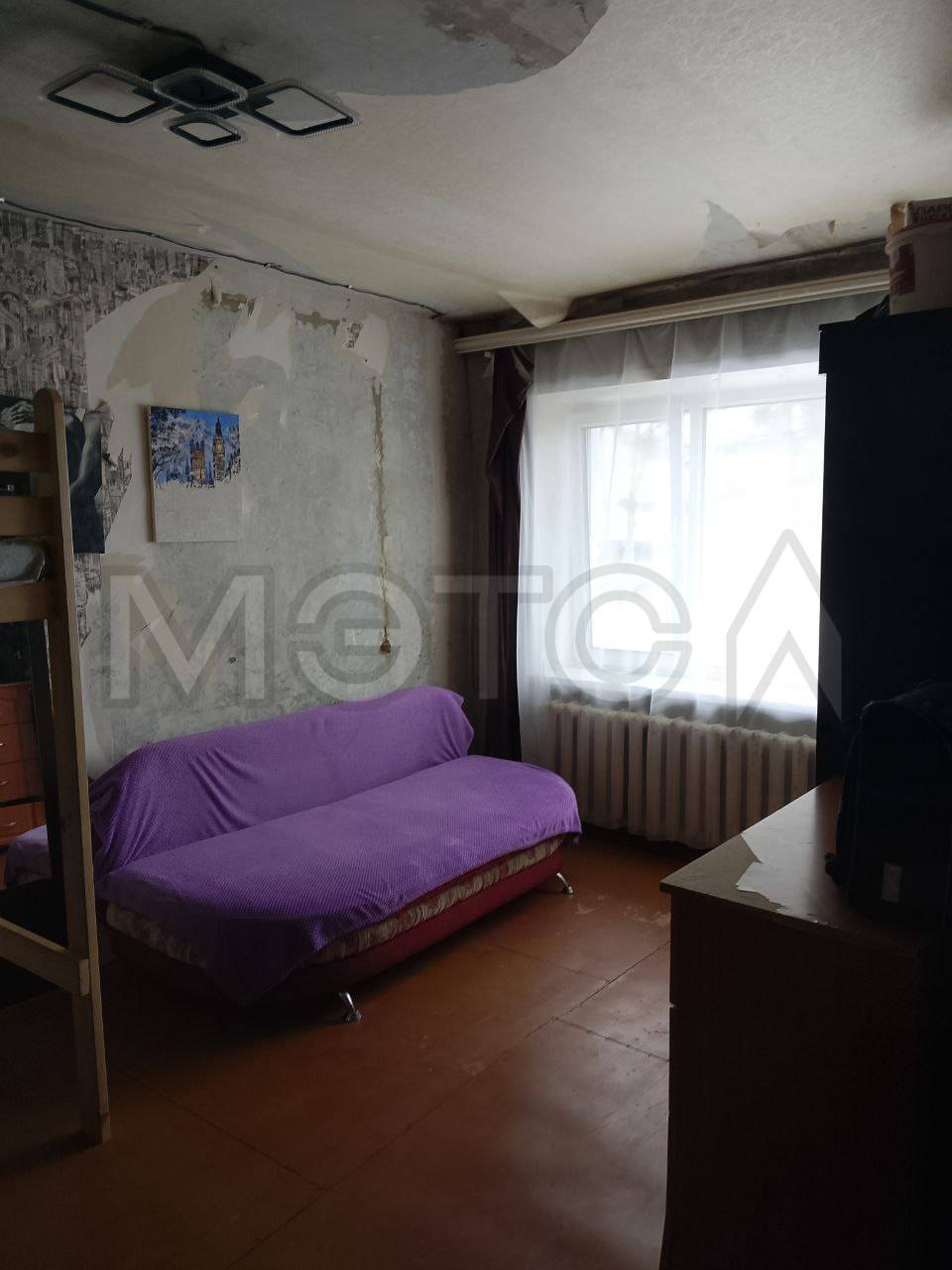 1/3 доля в Квартире, площадь 28.8 кв.м., назначение: Жилое, адрес (местонахождение): Саратовская область, г Маркс, пр-кт Ленина, д. 78, кв. 44, кадастровый (условный) номер: 64:44:100101:1383, вид собственности: долевая, размер доли: 1/3. Имеются двое несовершеннолетних сособственников на указанный объект недвижимости, Имущество в неудовлетворительном состоянии, требуется ремонт и замена счетчиков водоснабжения и газоснабжения, в некоторых местах проваливается пол. Документы и ключи на имущество