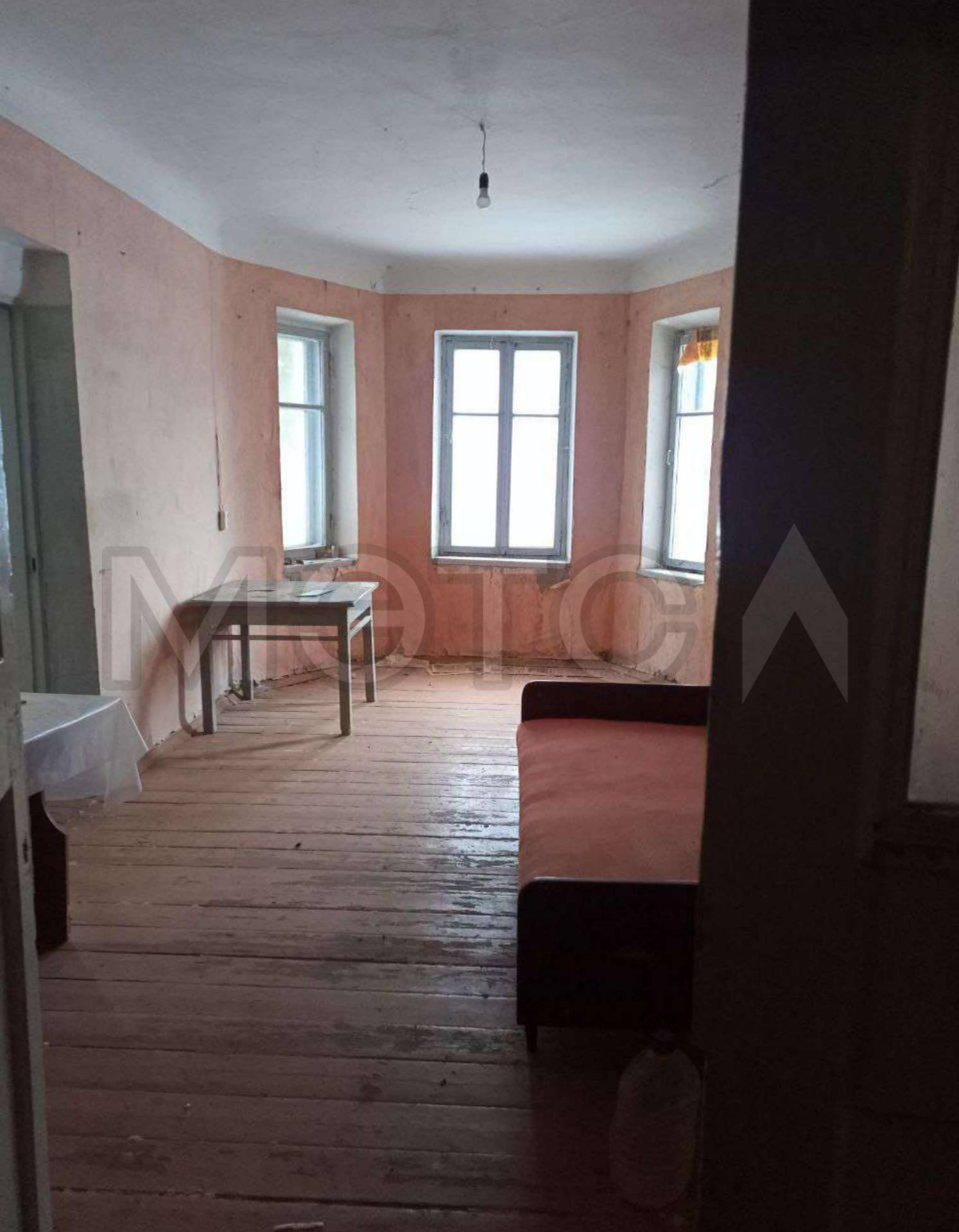 1/2 доли в праве на жилое помещение общей площадью 45,8 кв.м., с кадастровым номером 40:10:031315:80, расположенное по адресу Калужская область, р-н Козельский, ж/д ст. Шепелёво, тер. Подстанции № 34, д.1, кв. 2
Порядок ознакомления с имуществом должника:
С имуществом, являющимся предметом торгов, можно ознакомиться по адресу: Калужская область, р-н Козельский, ж/д ст. Шепелёво, тер. Подстанции № 34, д.1, кв. 2, по предварительной записи у организатора торгов.
Подробную информацию о реализуемом 