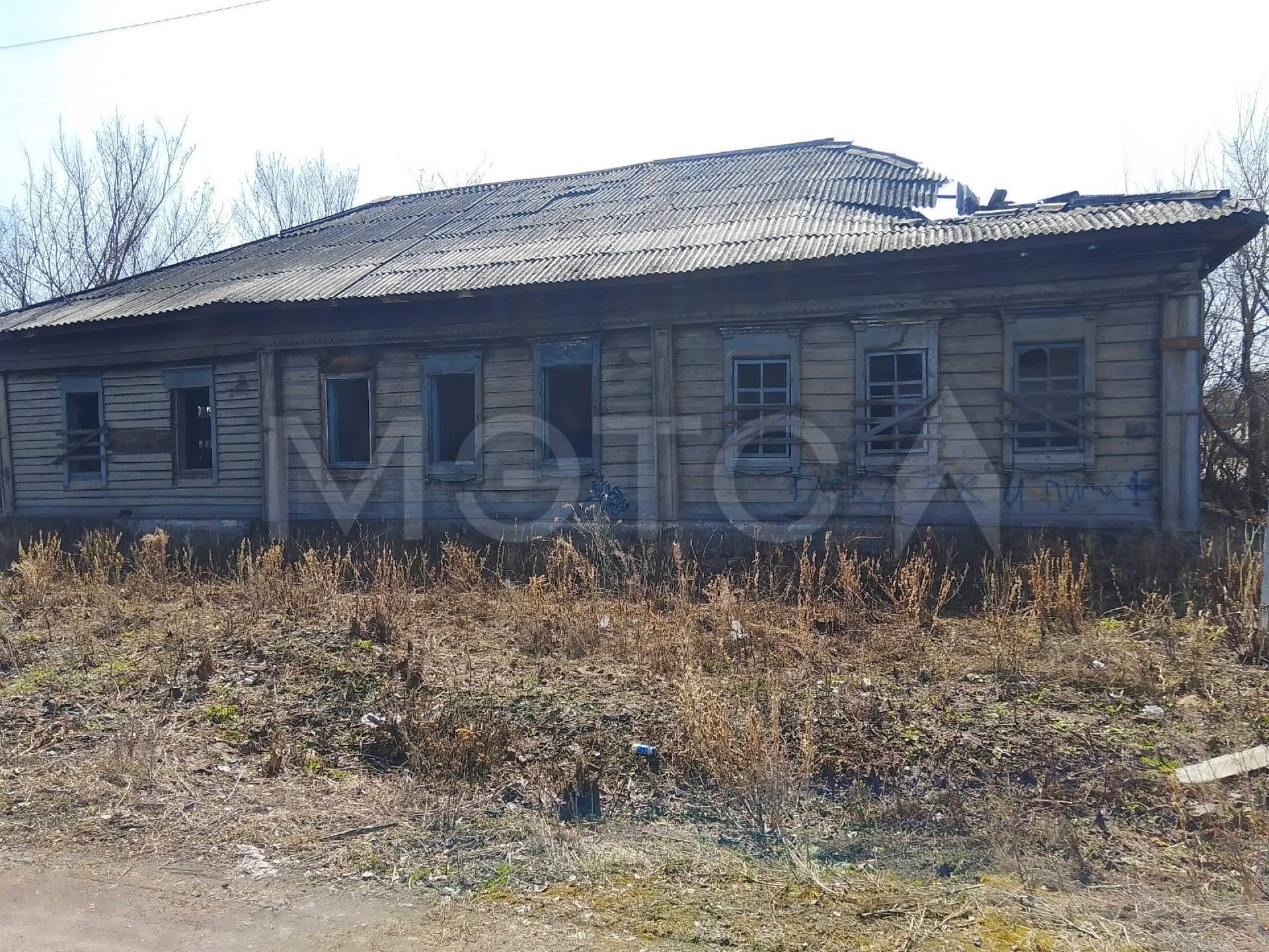 Земельный участок, площадь 587 +/- 17 кв.м., адрес (местонахождение): Красноярский край, Каратузский район, с. Каратузское, ул. Тельмана, 24, кадастровый (условный) номер: 24:19:0101009:8, Находится в долевой собственности, размер доли: ½, и расположенное на нем Здание, площадь 188.3 кв.м., назначение: Нежилое, адрес (местонахождение): Красноярский край, Каратузский р-н, с. Каратузское, ул. Тельмана, д. 24, кадастровый (условный) номер: 24:19:0101009:715 Находится в долевой собственности,