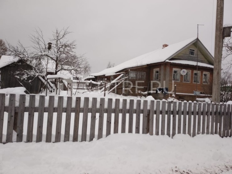 Жилой дом, площадь 47,6 кв. м., адрес (местонахождение): Россия, обл. Вологодская, р-н Харовский, п. Нижне-Кубенский, ул. Торговая, дом 21, кадастровый (условный) номер: 35:12:0302028:445. БЕЗ КООРДИНАТ ГРАНИЦ.
Находится в долевой собственности, размер доли: 1/3.
Земельный участок, площадь 1900 кв. м., адрес (местонахождение): Россия, обл. Вологодская, р-н Харовский, п. Нижне-Кубенский, кадастровый (условный) номер: 35:12:0302028:43.
Находится в долевой собственности, размер доли: 1/3.
С предмет