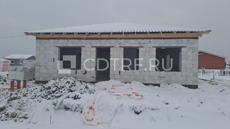 - Земельный участок, площадью 1200 +/- 12 кв. м. Категория: Земли населенных пунктов. ВРИ: Индивидуальные жилые дома с придомовыми земельными участками. Адрес: Российская Федерация, Ленинградская область, Тосненский муниципальный район, Фёдоровское городское поселение, д. Ладога, ул. Вуоксовская, участок 44. Кадастровый номер: 47:26:0108001:11031.
- Объект незавершенного строительства. Проектируемое назначение: жилой дом, площадью 85 кв.м. Адрес: Российская Федерация, Ленинградская область, Тосн