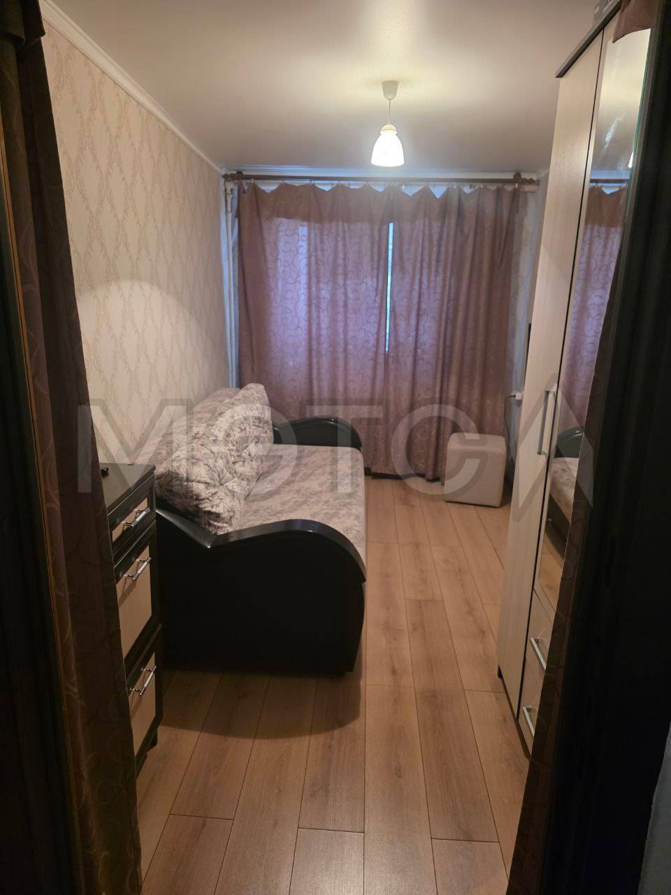 Жилое помещение, площадь 20.7 кв.м., адрес (местонахождение): Саратовская обл., г Энгельс, ул Молодежная, д 6, кв 147–152, комн. 150, 151, кадастровый (условный) номер: 64:50:021503:1151, вид собственности: долевая, размер доли: 1/3. Жилое помещение в коммунальной квартире № 147-152. Жилое помещение расположено в многоквартирном доме, признанном аварийным и подлежащим сносу или реконструкции (постановление администрации Энгельсского муниципального района Саратовской области от 21.09.2023 № 5161)