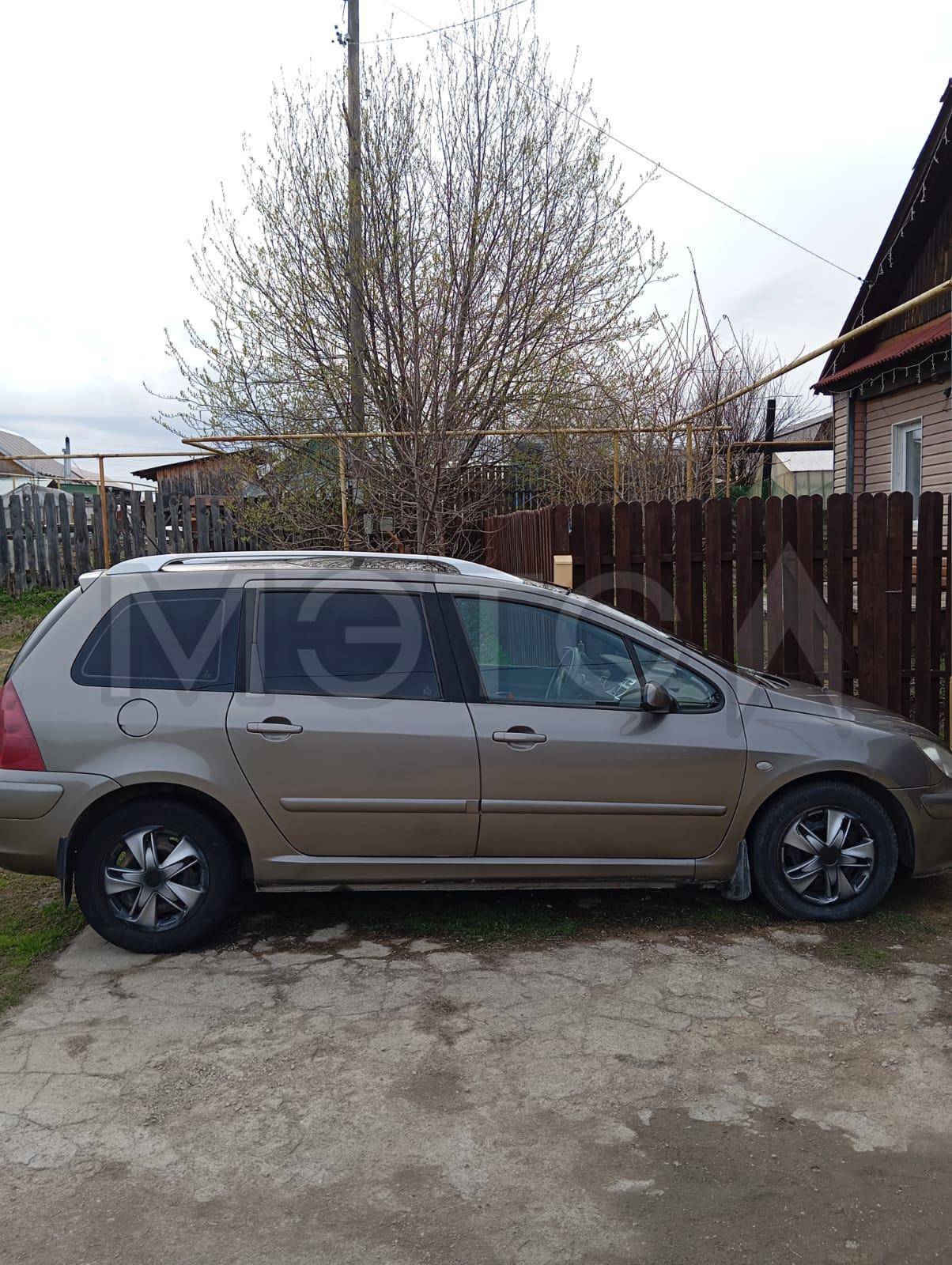 Автомобиль Peugeot 307 SW, 2005 года выпуска, тип ТС – легковой универсал, гос. номер Т307МР 196, VIN VF33HNFUE84031205.
Диагностика транспортного средства не проводилась.
Описание имущества и прав на него:
Транспортное средство зарегистрировано за супругой должника по данным регистрационного учёта ГУ МВД России, начиная с 17.10.2024; право собственности супруги должника на имущество подтверждается СТС от 17.10.2024 серии 9957 номер 734766, ПТС №66МВ 455608.
Правоустанавливающие документы (СТС –
