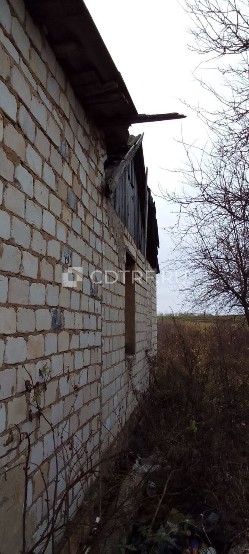Земельный участок, площадь 1856 кв.м., назначение: Земли населенных пунктов, адрес (местонахождение): Россия, обл Орловская, р-н Новодеревеньковский, с Кологривово, кадастровый (условный) номер: 57:20:0390101:57 Находится в совместной собственности,и расположенный на нём:Жилой дом, площадь 75,1 кв.м., назначение: Жилое, адрес (местонахождение): Россия, обл Орловская, р-н Новодеревеньковский, с Кологривово, дом 48, кадастровый (условный) номер: 57:20:0390101:223 Находится в совместной собственнос