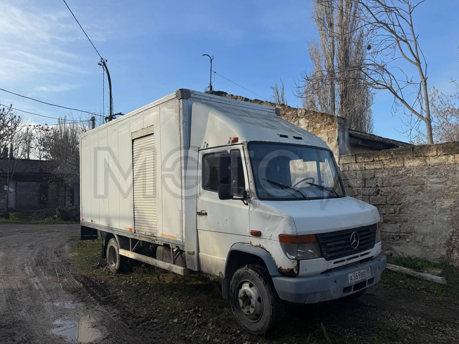 Автомобиль Mercedes-Benz 814D, (VIN) WDB6703232N070435, 1997 г.в.Автомобиль Mercedes-Benz 814D, (VIN) WDB67032N070435, 1997 г.в. В неудовлетворительном состоянии. Двигатель снят, лежит в кабине. Точно определить является ли двигатель этой машины не возможно. Коробка передач отсутствует. Проводка отсутствует. Смотреть фото на электронной площадке.
Порядок ознакомления с имуществом должника:
Ознакомление с имуществом производится путем непосредственного осмотра по месту нахождения имущества: Респу