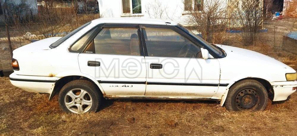 Транспортное средство - Легковой автомобиль, марка: ТОЙОТА, модель: СПРИНТЕР TOYOTA SPRINTER, 1989 года выпуска, VIN: отсутствует, грз: У735НТ125, модель, номер двигателя: 4А1513872, мощность двигателя: 88 л.с., рабочий объем двигателя: 1587 куб. см., шасси (рама): отсутствует, номер кузова: AE955017513, цвет кузова: белый. Привод: 4 WD. КПП: механическая. Характеристика: требуется полный ремонт кузова, имеются значительные повреждения в виде коррозии. Заднее колесо отсутствует. Транспортное сре