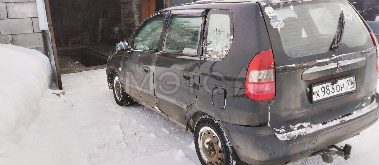 Легковой автомобиль, марка: MITSUBISHI, модель: SPACE STAR 1.3 FAMILY, год изготовления: 2000, цвет: синий, VIN: XMCLNDG1A1F020928, ПТС: 43 ТТ 057714, г/н: Х983ОН18, модель двигателя: 4G13, тип двигателя: бензиновый, двигатель №: ВА8266, мощность двигателя, л. с. (кВт): 82 (60), рабочий объем двигателя, куб. см: 1299, разрешенная максимальная масса 1655 кг, масса без нагрузки 1230 кг
Обращаю внимание, что на кузове присутствуют потертости, на переднем и заднем бамперах, а также на боковых дверях