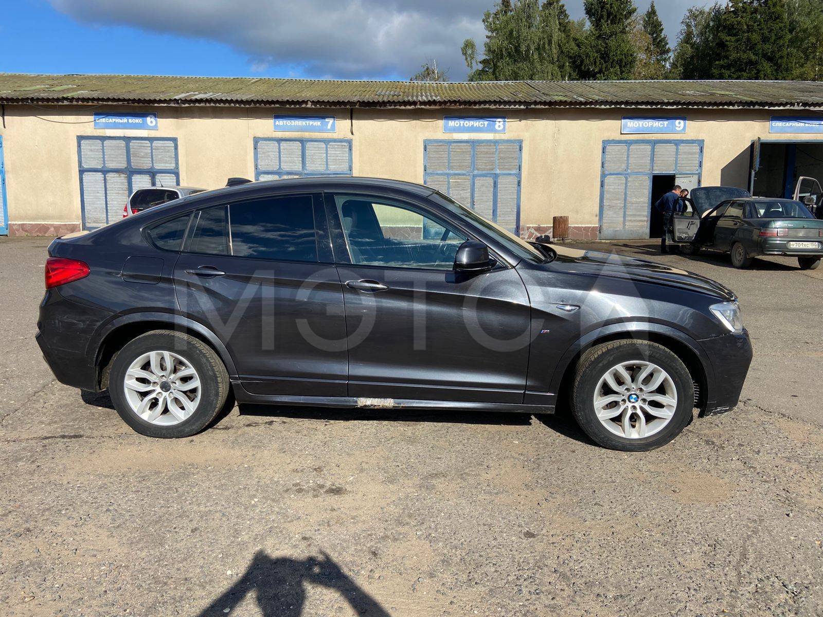 Автомобиль марка BMW, модель Х4, год выпуска 2016, VIN - X4XXX194800N01128.
Имеются аресты и ограничения, имущество находится в залоге - АО «Альфа-Банк». Регион нахождения транспортного средства - Московская область. Необходим осмотр транспортного средства. Также необходимо отметить, что автомобиль находился в эксплуатации и является бывшим в употреблении; может иметь иные скрытые недостатки (неисправности), которые являются следствием эксплуатационных дефектов или естественного износа любых узл