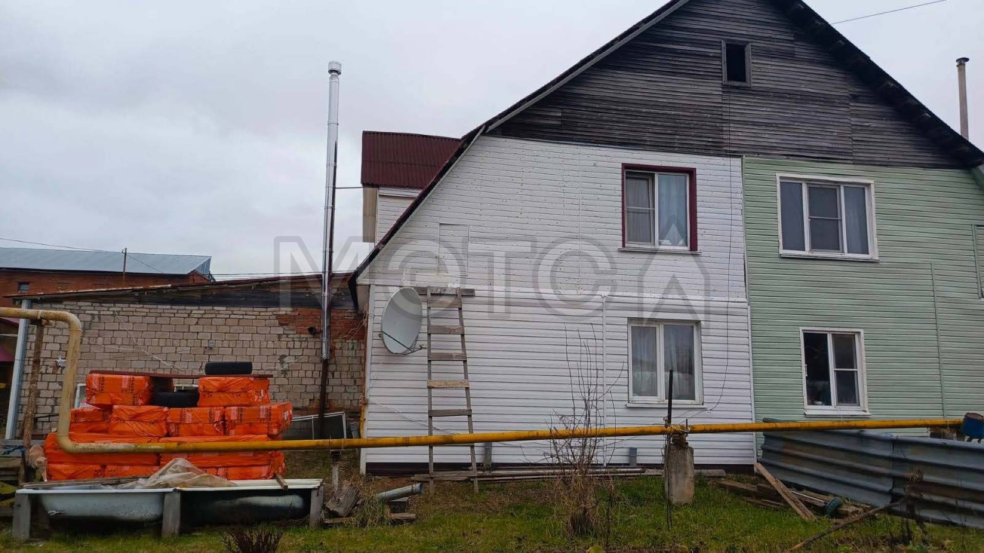 1/2 доля в помещении, площадь 94,4 кв.м., назначение: Жилое, вид жилого помещения: квартира, этаж: 1-2, адрес (местонахождение): Удмуртская Республика, г.Глазов, пер.Гвардейский, д.4, кв.1, кадастровый (условный) номер: 18:28:000099:324; 1/2 доля земельного участка, площадь 735 кв.м., назначение: Земли населенных пунктов, виды разрешенного использования: Жилой дом, адрес (местонахождение): Удмуртская Республика, городской округ город Глазов, город Глазов, переулок Гвардейский, земельный участок 