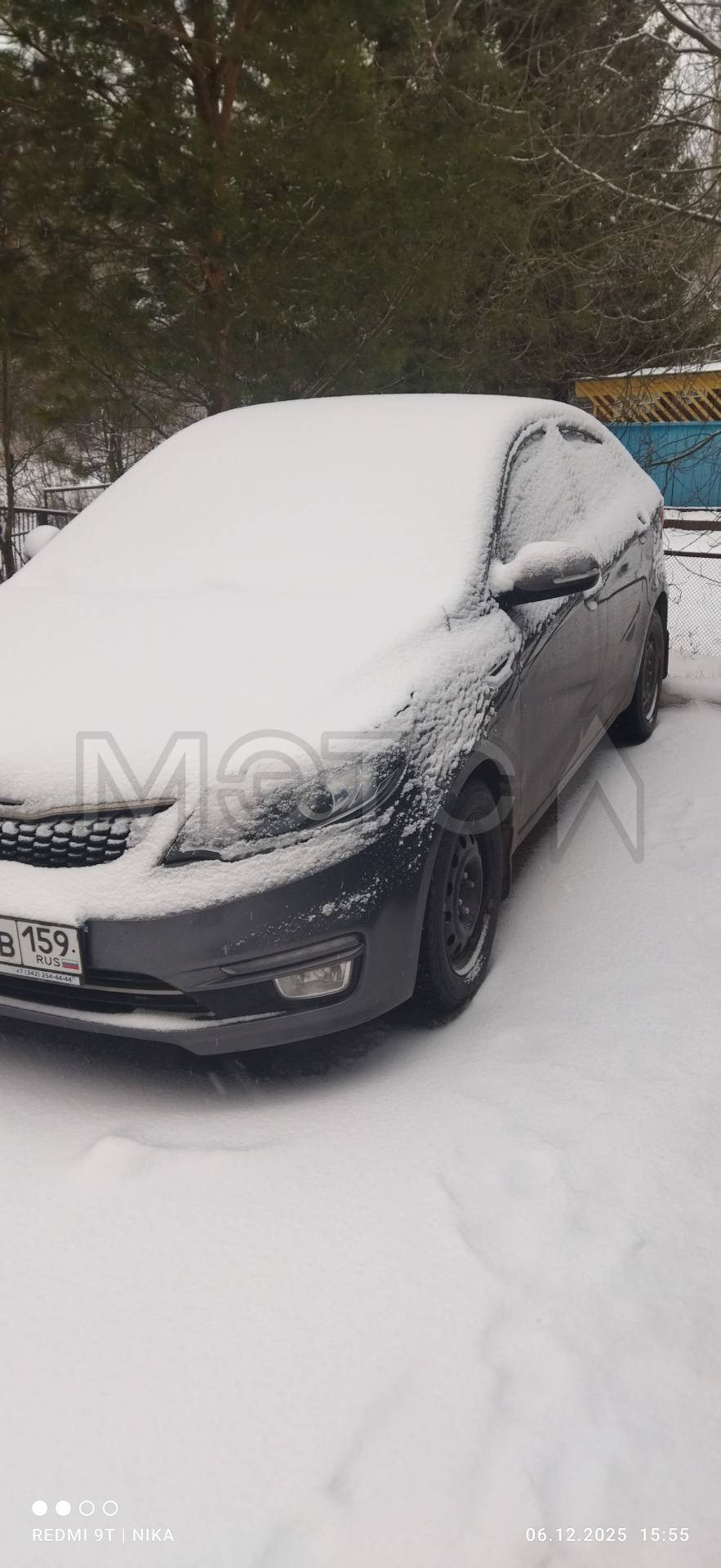 Легковой автомобиль, марка: KIA, модель: RIO, год изготовления: 2016, цвет: темно-серый, VIN: Z94CC41BBHR401731, ПТС: 78ОР151422, г/н: Н361УВ159, тип двигателя: бензиновый, мощность двигателя, л. с. (кВт): 123 (90,4), рабочий объем двигателя, куб. см: 1591, экологический класс: пятый, разрешенная максимальная масса 1565 кг, масса без нагрузки 1160 кг, вид собственности: совместно нажитое имущество.
Обращаю внимание, что у автомобиля на лобовом стекле трещина, на левом зеркале повторитель треснут
