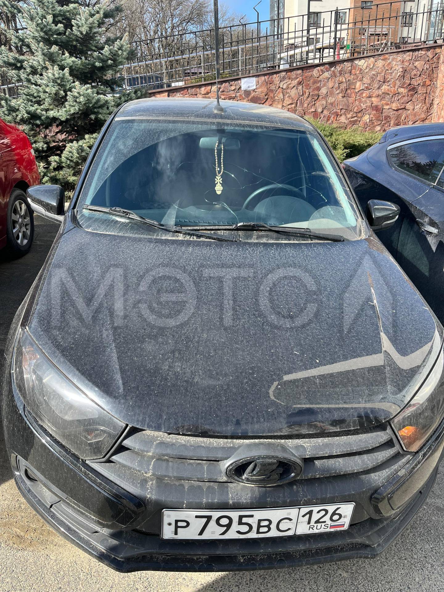 Транспортное средство LADA GRANTA 219040, 2023 года выпуска, тип ТС - легковой седан, цвет кузова - черный, VIN XTA219040Р0938057, государственный регистрационный номер Р795ВС126. Автомобиль на ходу, но при этом на панели управления горят контрольные лампы «неисправность усилителя руля», «низкий уровень топлива», «низкое давление масла в двигателе», «отсутствует зарядка аккумулятора», «сбой в работе двигателя». Отделка сидений – ткань. Шины – 1 набор, установлены на автомобиле, запасное колесо о
