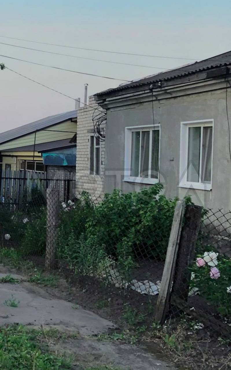 49/300 доли в праве собственности на жилой дом общей площадью 141,50 кв. м, расположенный по адресу: Ульяновская область, р.п. Карсун, ул. Строителей, д. 3, кадастровый номер 73:05:040106:196 и 53/300 доли в праве собственности на земельный участок, на котором расположен указанный дом, общей площадью 1 113,00 кв. м, кадастровый номер 73:05:040106:60.
Порядок ознакомления с имуществом должника:
С имуществом по лоту № 1 можно ознакомиться по адресу Ульяновская область, р.п. Карсун, ул. Строителей,