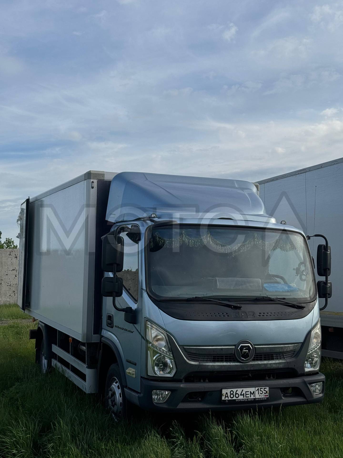 категория N2, номер двигателя ISF28S5F148M 76765548, VIN X96C4ARD2L1127746, модель двигателя Cummins 2.8s5F148M, номер шасси отсутствует, номер кузова (кабины, прицепа) FT15L0819092652, цвет белый, синий, оттенок серебристо-голубой, максимальная мощность 98 кВт, 133,2 л.с., колесная формула 4х2, общее количество мест 3, грузоподъемность 3840 кг., государственный регистрационный знак А251ЕР 155 регион. ЭПТС 164301017859770, выдан ООО «Автомобильный завод «ГАЗ» от 29.12.2020; СТС 9936375362.
Поряд
