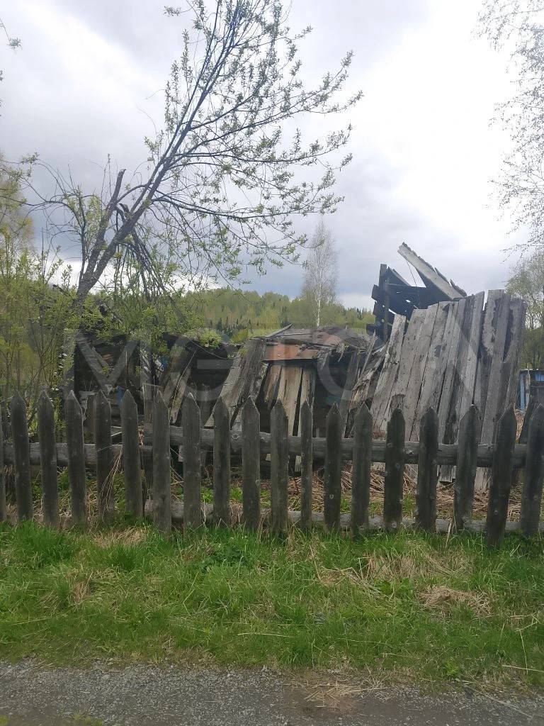 домовладение по адресу: Кемеровская область - Кузбасс, м.о. Таштагольский, п. Чугунаш, ул Центральная, д. 22, кадастровый номер ЗУ 42:12:0103002:212, площадь 1161 кв.м., кадастровый номер дома 42:12:0103002:439, площадь 20,7 кв.м.
Порядок ознакомления с имуществом должника:
Доступ к участку свободный, вход в постройку запрещен, ввиду ее аварийного состояния.