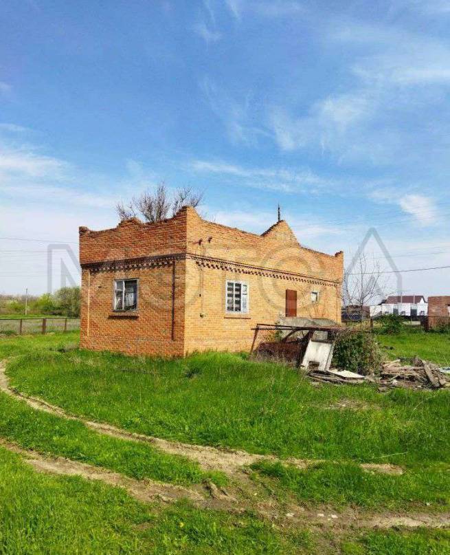 Здания и сооружения, расположенные по
адресу Краснодарский край,
Выселковский район, п.Бейсуг, ул.
Близнюкова, д. 32:
1.1 Здание, назначение: нежилое,
кадастровый номер: 23:05:0404007:119,
площадь: 58,1 кв.м, адрес:
Краснодарский край, Выселковский
район, п.Бейсуг, ул. Близнюкова, д. 32,
доля в праве: 1/2.
1.2 Сооружение, назначение: нежилое,
кадастровый номер: 23:05:0404007:120,
площадь: 354,8 кв.м, адрес:
Краснодарский край, Выселковский
район, п.Бейсуг, ул. Близнюкова, д. 32,
доля в праве: 1/